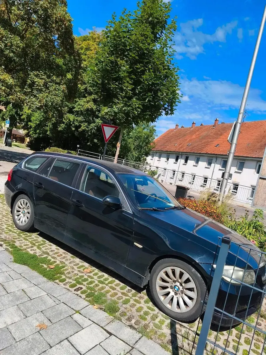 Gebraucht BMW 325 Basis 218 PS (160 kW) 2005 Schwarz Kombi