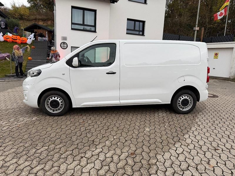 Gebraucht Peugeot Expert Avantage 122 PS (89 kW) 2017 Weiß Van