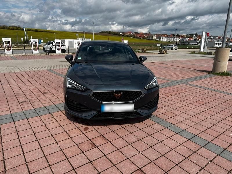 Używany Cupra Leon VZ 300 KM (220 kW) 2021 Szary Sedan/Limuzyna