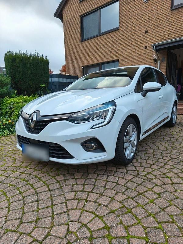 Weiß Gebraucht 2020 Renault Clio V Experience Kleinwagen | 11.500 € (Guter Preis) - Bild 1/4