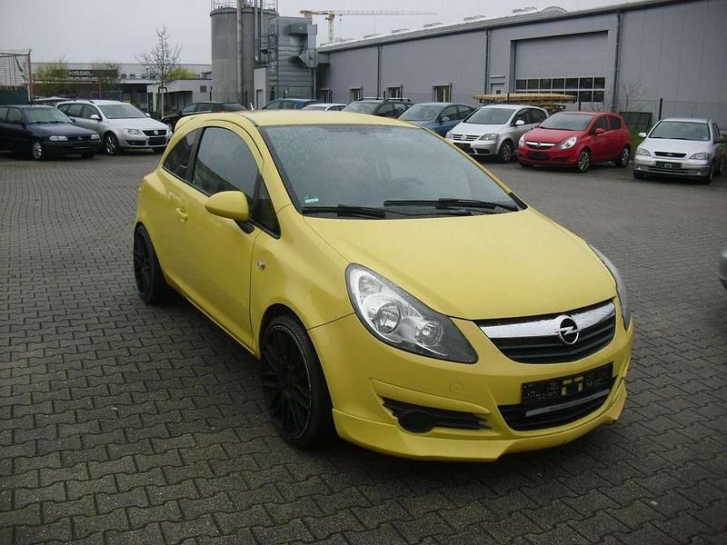 Gebraucht Opel Corsa Selection 87 PS (63 kW) 2010 Gelb Kleinwagen
