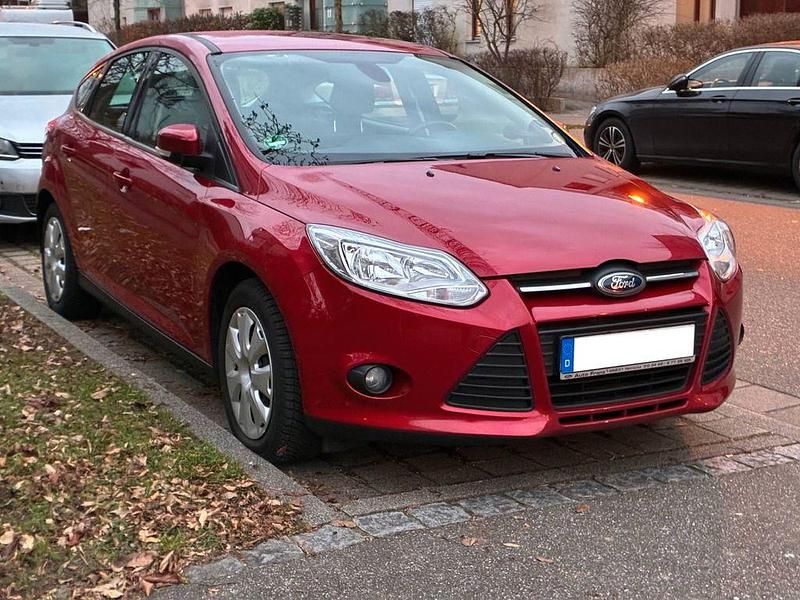 Second-hand Ford Focus 105 CP (77 kW) 2011 Roșu Berlinǎ