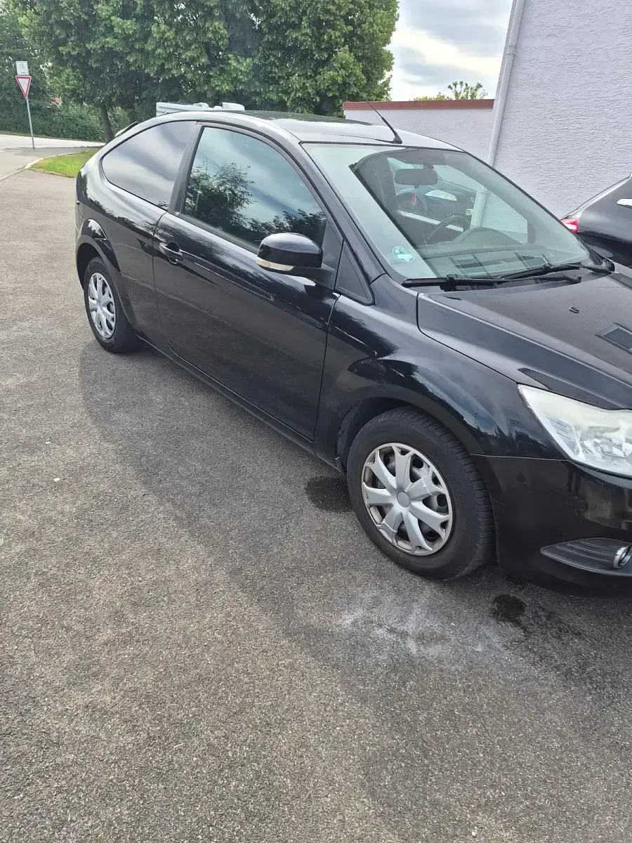 Gebraucht Ford Focus 101 PS (74 kW) 2010 Schwarz Limousine