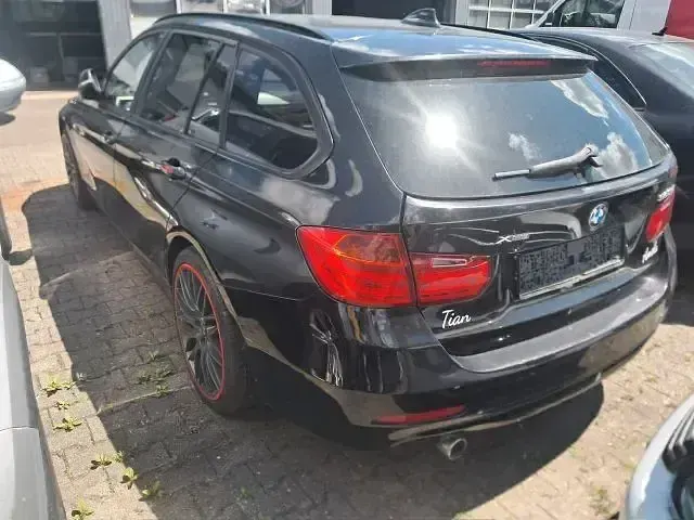 Gebraucht BMW 320 Sport Line 184 PS (135 kW) 2014 Schwarz Limousine