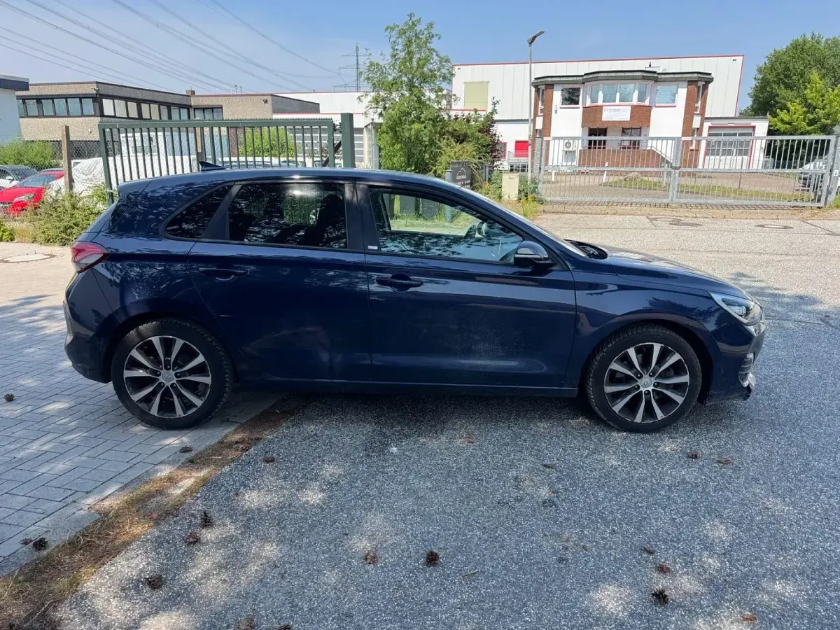 Gebraucht Hyundai i30 YES! 140 PS (102 kW) 2019 Blau Limousine