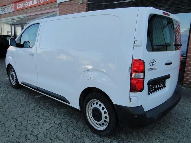 Gebraucht Toyota Proace 116 PS (85 kW) 2018 Weiß Van / Kleinbus