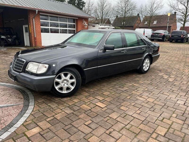 Blauschwarz metallic Gebraucht 1995 Mercedes S500L Limousine | 30.900 € - Bild 1/4