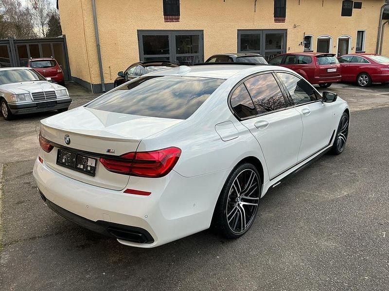 Gebraucht BMW 750 Performance 449 PS (330 kW) 2018 Weiß Limousine
