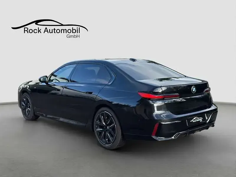 Gebraucht BMW 740 M Sport 299 PS (219 kW) 2024 Schwarz Limousine