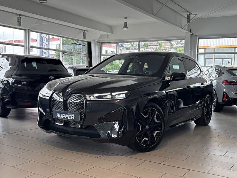 Sophistograu Gebraucht 2023 BMW iX Performance SUV | 75.900 € (Guter Preis) - Bild 1/4