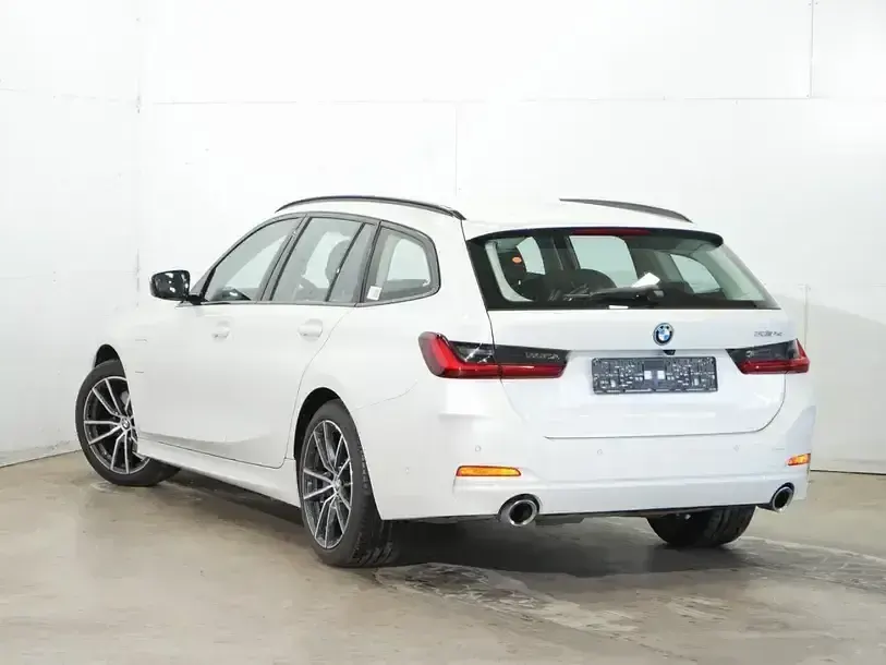 Usata BMW 330e Shadowline 292 CV (214 kW) 2025 Bianco Station wagon