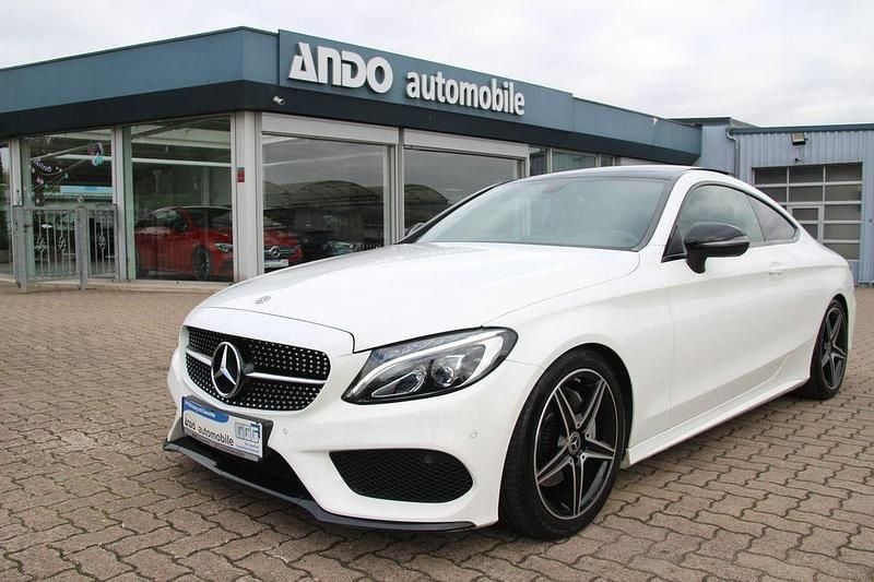 Polarweiss Gebraucht 2018 Mercedes C180 AMG line Coupé | 25.500 € (Fairer Preis) - Bild 1/4