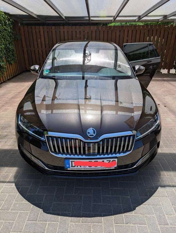 Braun Gebraucht 2021 Skoda Superb Kombi | 36.000 € (Etwas zu teuer) - Bild 1/4