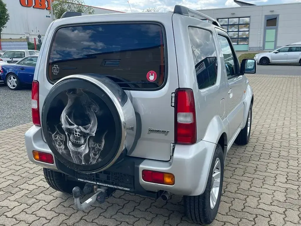 Używany Suzuki Jimny Style 86 KM (63 kW) 2012 Srebrny SUV