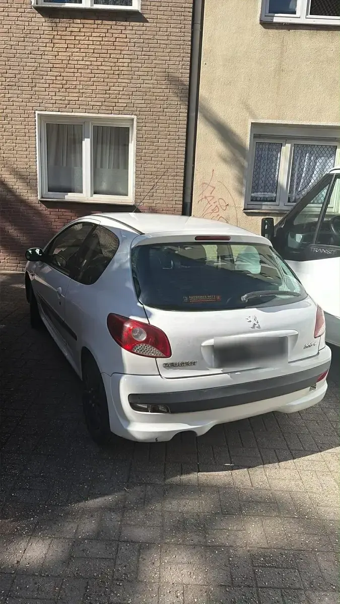 Gebraucht Peugeot 206+ 60 PS (44 kW) 2010 Andere farben Kleinwagen