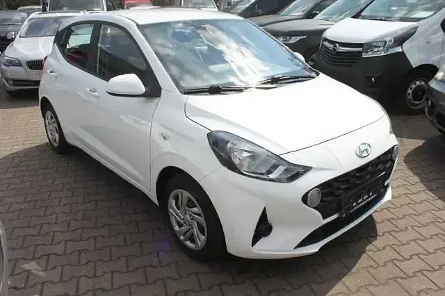 Gebraucht Hyundai i10 Select 67 PS (49 kW) 2022 Weiß Kleinwagen