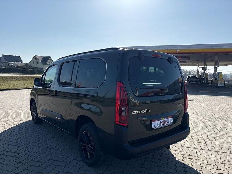 Neu Citroën Berlingo 102 PS (75 kW) 2026 Grün Van / Kleinbus