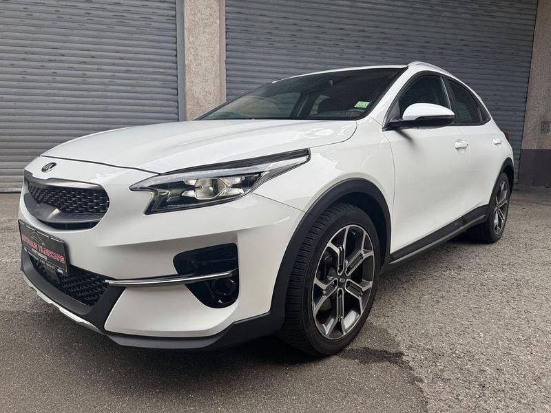 Weiß Gebraucht 2021 Kia XCeed Spirit SUV | 18.495 € (Fairer Preis) - Bild 1/4
