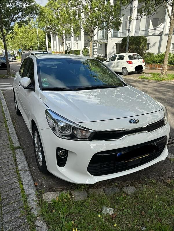 Weiß Gebraucht 2018 Kia Rio Spirit Kleinwagen | 11.900 € (Fairer Preis) - Bild 1/4