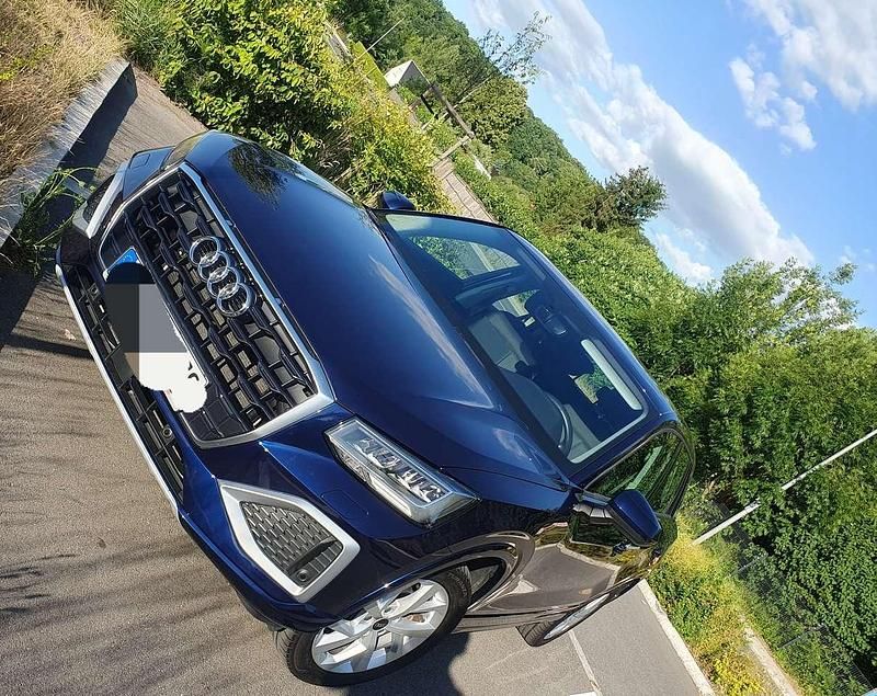 Blau Gebraucht 2021 Audi Q2 Advanced SUV | 20.500 € (Guter Preis) - Bild 1/4