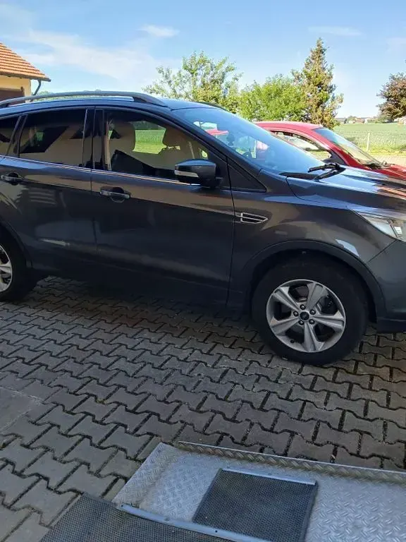 Gebraucht Ford Kuga 150 PS (110 kW) 2016 Grau SUV