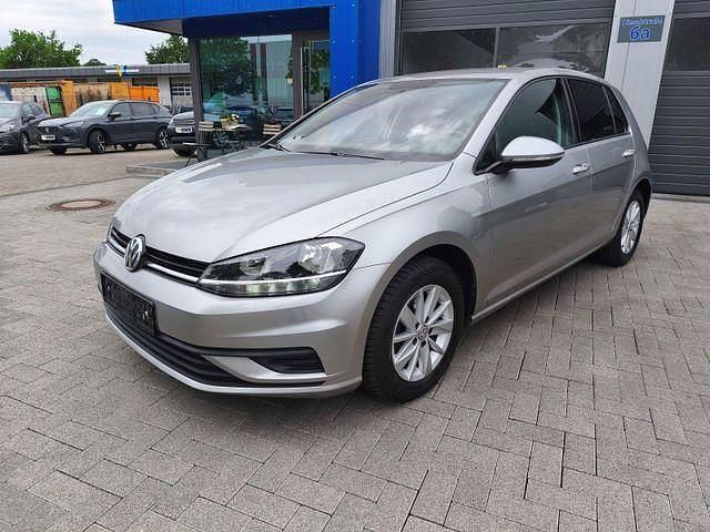 Grau (graumet.) Gebraucht 2017 VW Golf VII Limousine | 12.980 € (Etwas zu teuer) - Bild 1/4