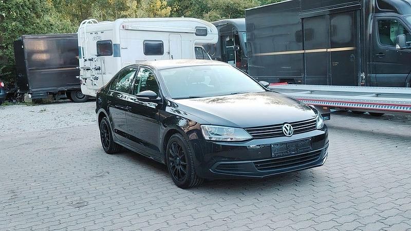 Schwarz Gebraucht 2011 VW Jetta Comfortline Limousine | 2.799 € (Superpreis) - Bild 1/4
