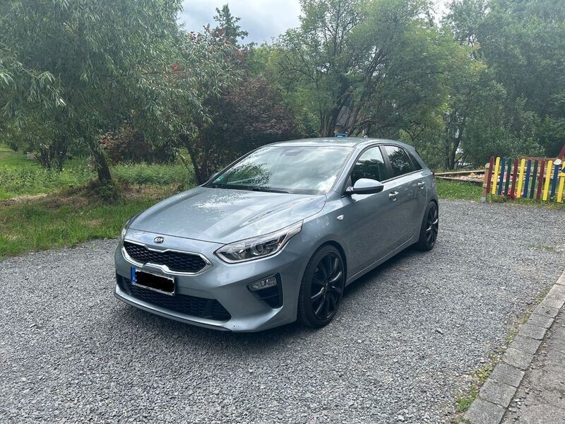 Silber Gebraucht 2019 Kia Ceed Limousine | 12.000 € (Fairer Preis) - Bild 1/4