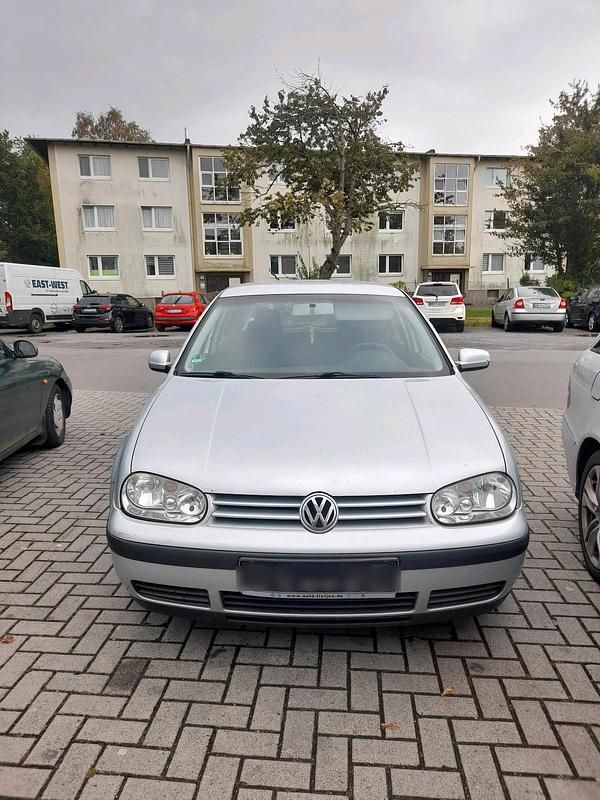 Silber Gebraucht 2002 VW Golf IV Kleinwagen | 400 € (Superpreis) - Bild 1/4