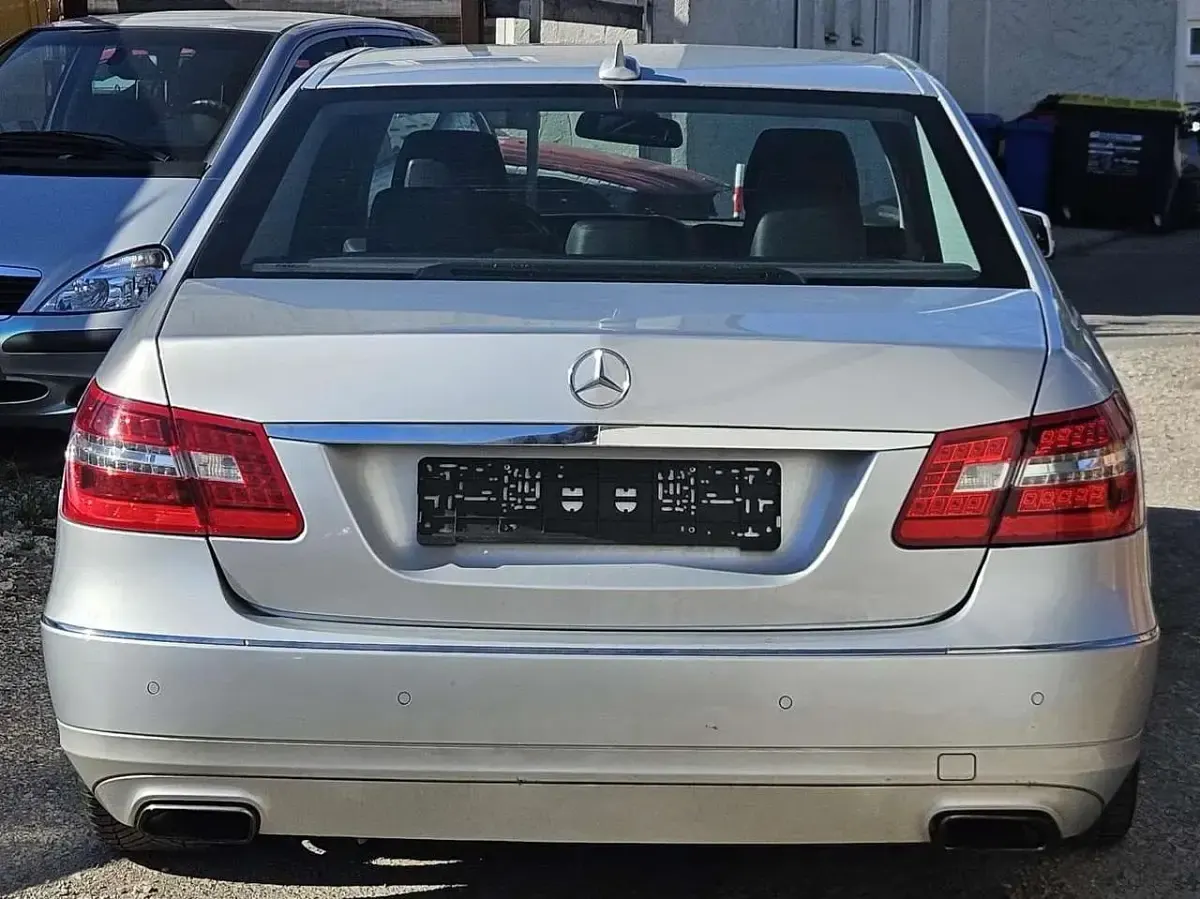 Gebraucht Mercedes E200 Avantgarde 184 PS (135 kW) 2012 Iridiumsilber  metalliclack Limousine