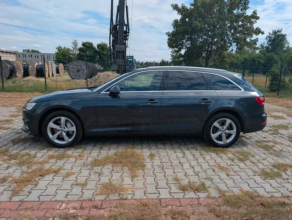 Gebraucht Audi A4 Sport 190 PS (139 kW) 2019 Grau Kombi