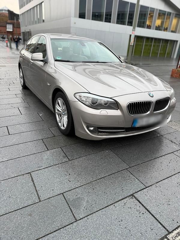 Gebraucht BMW 523 210 PS (154 kW) 2011 Beige Limousine