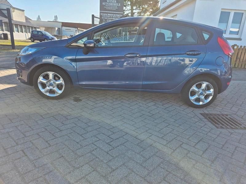 Gebraucht Ford Fiesta 97 PS (71 kW) 2009 Blau Kleinwagen