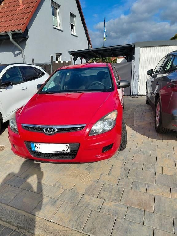 Rot Gebraucht 2009 Hyundai i30 Edition+ Limousine | 3.499 € (Guter Preis) - Bild 1/4