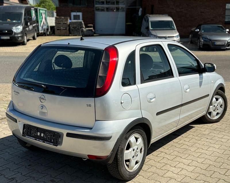 Używany Opel Corsa 75 KM (55 kW) 2004 Srebrny Hatchback