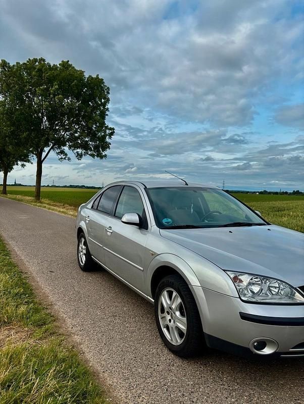 Silber Gebraucht 2002 Ford Mondeo Limousine | 1.900 € (Etwas zu teuer) - Bild 1/4