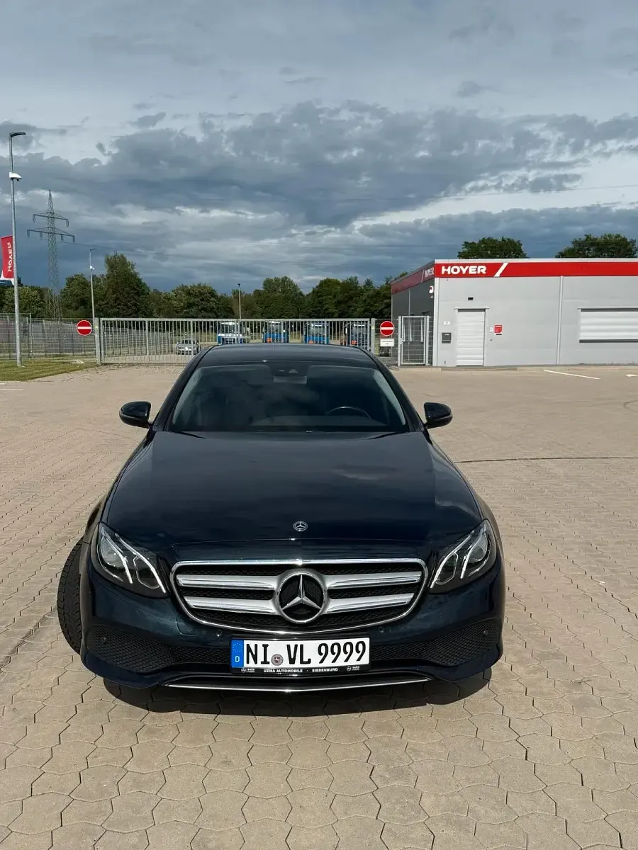 Gebraucht Mercedes E200 184 PS (135 kW) 2018 Blau Limousine