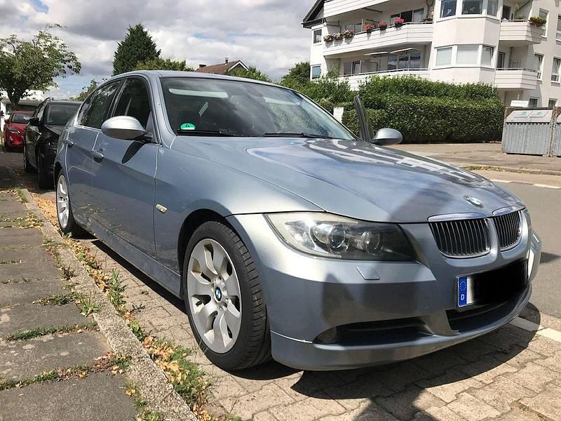 Silber Gebraucht 2005 BMW 325 Comfort Edition Limousine | 5.650 € (Guter Preis) - Bild 1/4