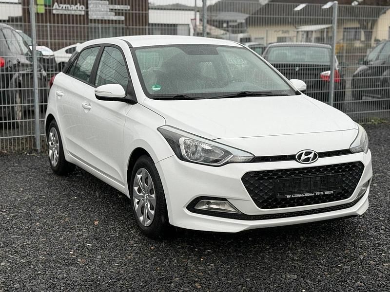 Gebraucht Hyundai i20 75 PS (55 kW) 2016 Weiß Limousine