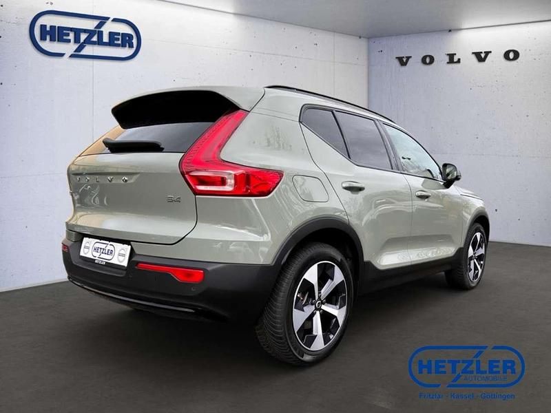 Gebraucht Volvo XC40 Plus 197 PS (144 kW) 2024 Sage green / metallic SUV