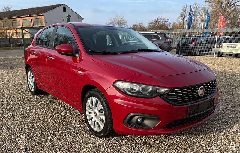 Rot Gebraucht 2017 Fiat Tipo Kleinwagen | 7.490 € (Fairer Preis) - Bild 1/4
