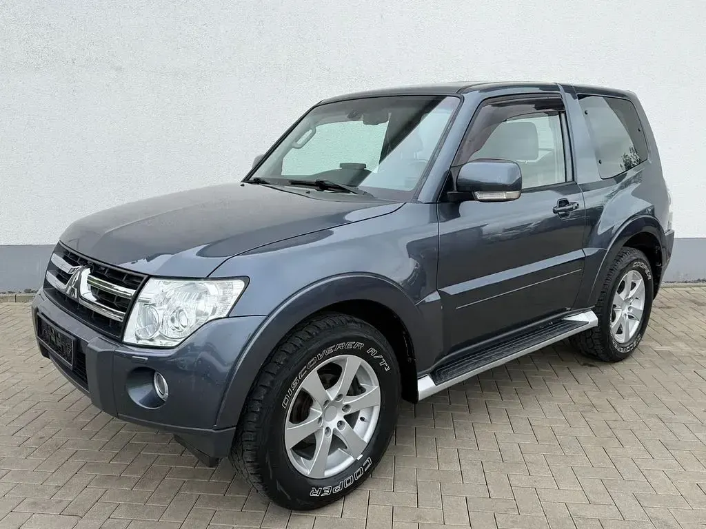 Gebraucht Mitsubishi Pajero Intense 170 PS (125 kW) 2008 Grau SUV