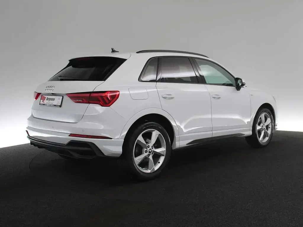 Gebraucht Audi Q3 S-Line 150 PS (110 kW) 2023 Gletscherweiß metallic (metallic) SUV