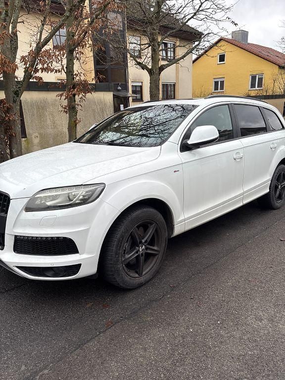 Weiß Gebraucht 2011 Audi Q7 Sport SUV | 16.800 € (Fairer Preis) - Bild 1/4