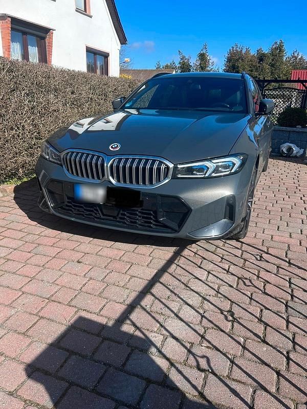 Gebraucht BMW 330e 292 PS (214 kW) 2022 Grau Kombi