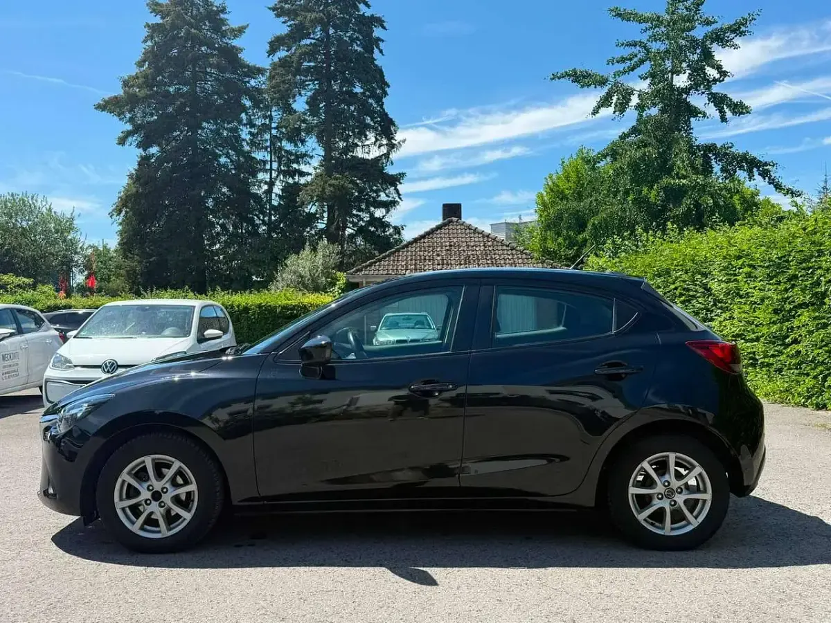 Gebraucht Mazda 2 Center-Line 105 PS (77 kW) 2016 Onyxschwarz metallic Kleinwagen