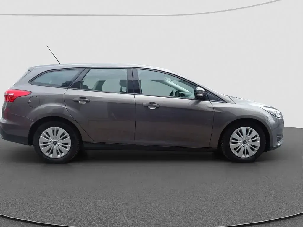 Gebraucht Ford Focus Trend 120 PS (88 kW) 2015 Braun Limousine