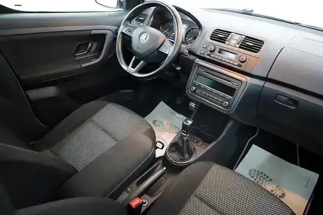 Gebraucht Skoda Roomster Scout 105 PS (77 kW) 2015 Weiß Kombi