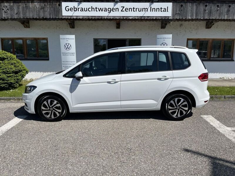 Gebraucht VW Touran Active 150 PS (110 kW) 2022 Pure white (weiß) Van / Kleinbus