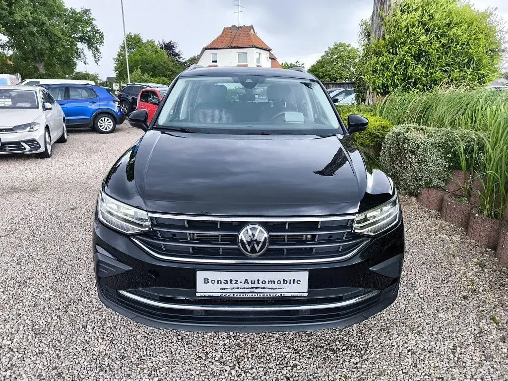 Gebraucht VW Tiguan Active 150 PS (110 kW) 2022 Deep black pearlescent SUV